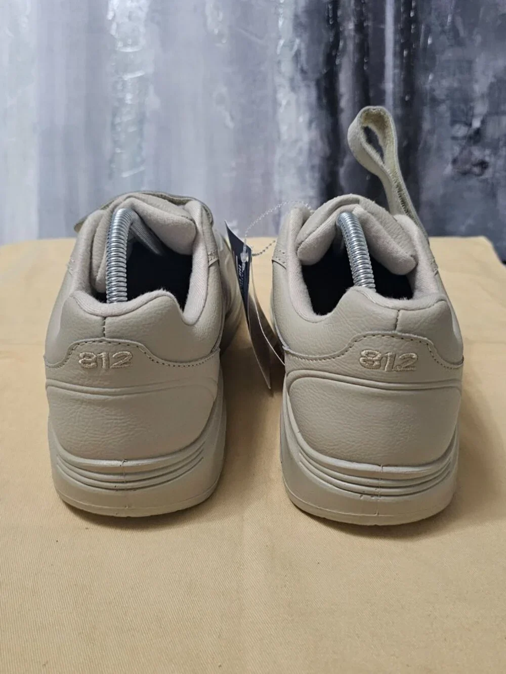 New Balance MW812 Beige Hoop & Loop Leather Walking Dad Shoes Men’s Sz 8 2E NEW
